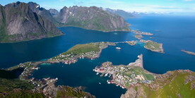 鸟瞰航拍海岸湖岛屿小镇自然风景