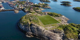 鸟瞰海岸岛屿小镇航拍自然风景