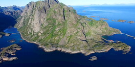 航拍海岸岛屿小镇鸟瞰自然风景