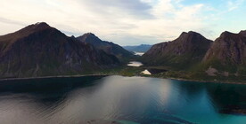 鸟瞰航拍海岸岛屿小镇自然风景