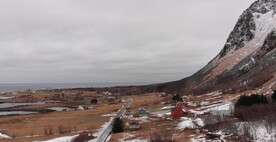 鸟瞰海岸岛屿小镇航拍自然风景