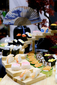 海鲜寿司 水果 鱼子 日式料理