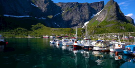 鸟瞰海岸岛屿航拍小镇自然风光