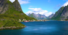 海洋岛屿小镇鸟瞰航拍自然风光