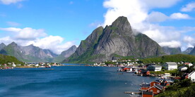 鸟瞰航拍海岸海岛屿小镇自然风光