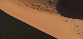 航拍荒野沙漠枯山石鸟瞰风光