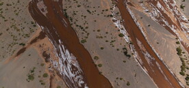 鸟瞰 航拍荒野沙漠水源水系风光