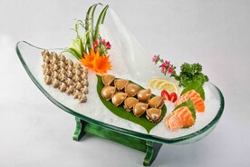 冻鲍鱼仔拼三文鱼花螺