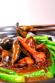 红烧黄牛肉 牛肝菌