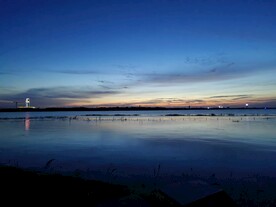 湖边晚霞湿地风景