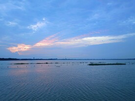 湖边晚霞七彩祥云美丽云彩