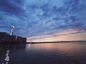 湖边晚霞城市夜景湿地风光