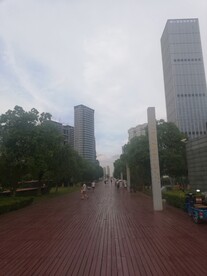 城市建筑红色观光大道