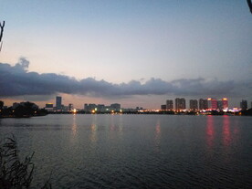 湖边城市夜景