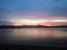 湖光山色晚霞夜景