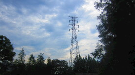  电线杆 高压电网   铁架 