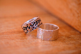 手工银饰锤纹戒指 