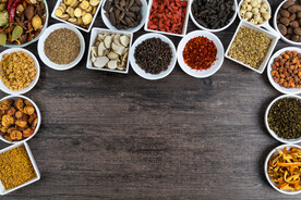 木底纹上的香料背景素材