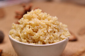 晶莹剔透的白藜麦饭