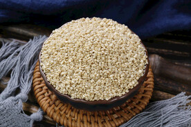 干净饱满的白藜麦