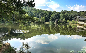 岳麓山穿石坡湖