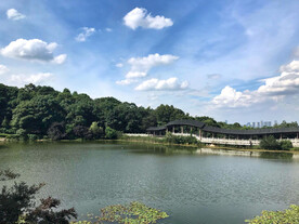 岳麓山穿石坡湖