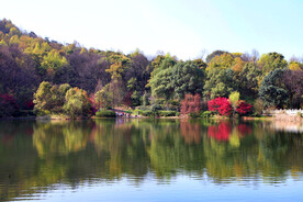 岳麓山穿石坡湖