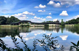 岳麓山穿石坡湖