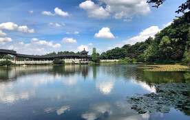 岳麓山穿石坡湖