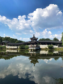 岳麓山穿石坡湖