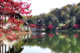 岳麓山穿石坡湖