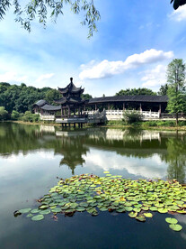 岳麓山穿石坡湖