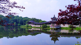 岳麓山穿石坡湖