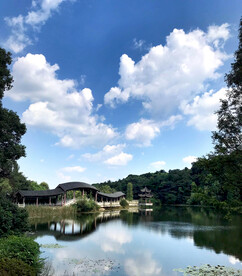 岳麓山穿石坡湖