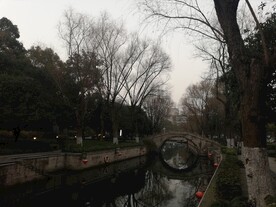 绍兴古城仓桥直街风光