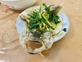 清蒸鲈鱼家常菜