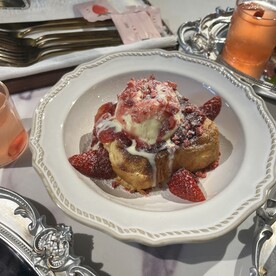 草莓冰淇淋吐司