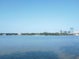 湖边别墅群商务区