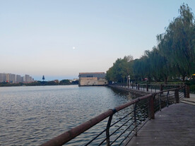 湖边观光步道护栏