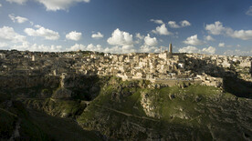马泰拉的石窟民居和石头教堂花园