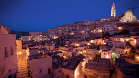 马泰拉的石窟民居和石头教堂花园