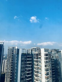 城市高楼大厦蓝天白云