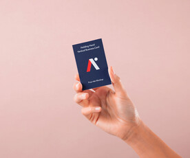 手持名片样机模板