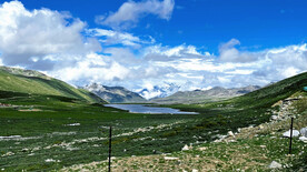 藏区风光雪山蓝天白云