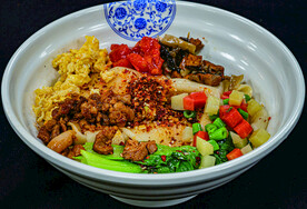 西红柿鸡蛋牛肉拌凉皮