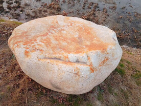 像馒头包子的白色石头