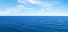 大海平面上的天空