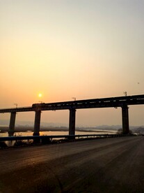 夕阳火车过黄河铁路桥