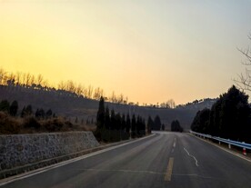 黄河小浪底山上落日公路