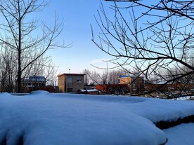 农村大雪景蓝天白云